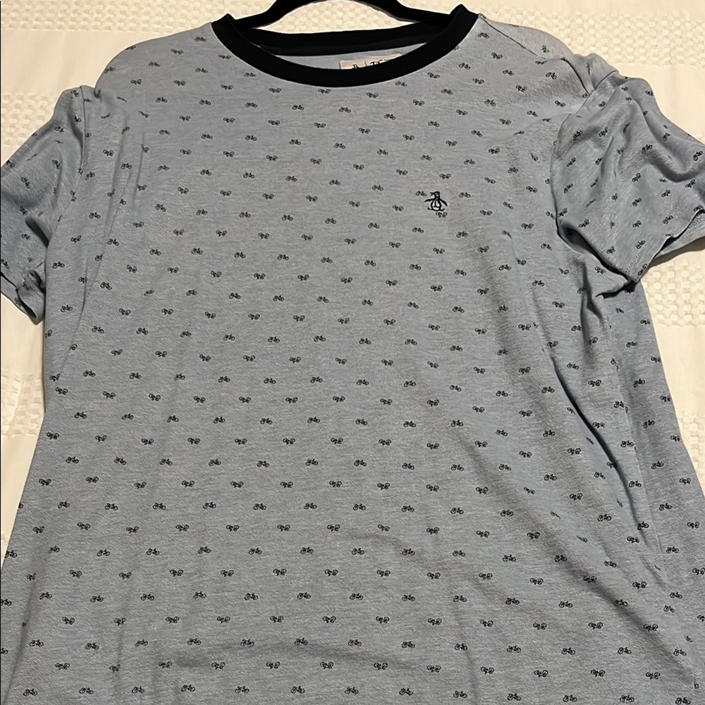 Penguin Light Gray Short Sleeve Tee with Black Crew Neck and Pattern